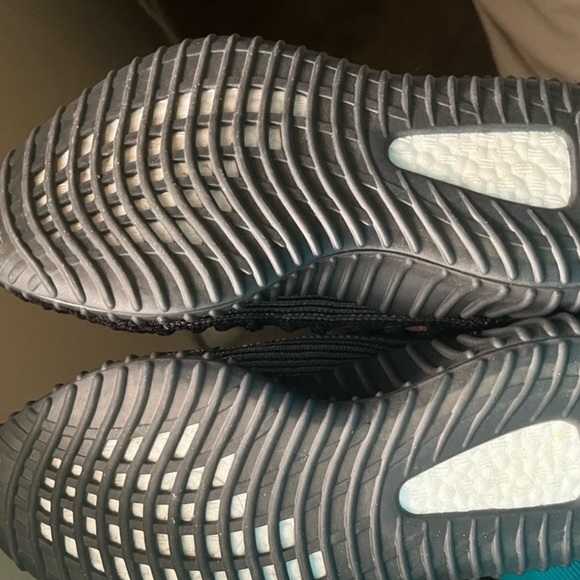 Yeezy 350 V2 CMPCT Slate Carbon - 5 - Picture 5 of 9
